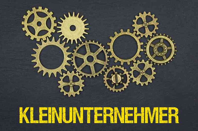 Zahnräder und Schriftzug Kleinunternehmer