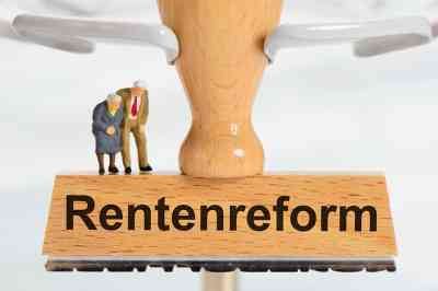 Stempel mit Aufschrift Rentenreform - © Wolfilser - stock.adobe.com